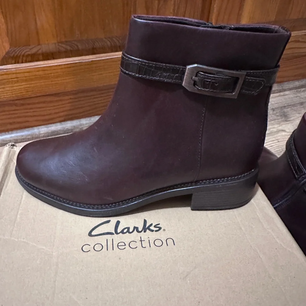 Clark’s Elegant Size 11 Ankle Boots‎ dark burgundy (look brown in some lights)